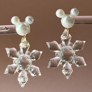 Disney parks merch Mickey Mouse Pearl snowflake earrings women’s jewelry winter